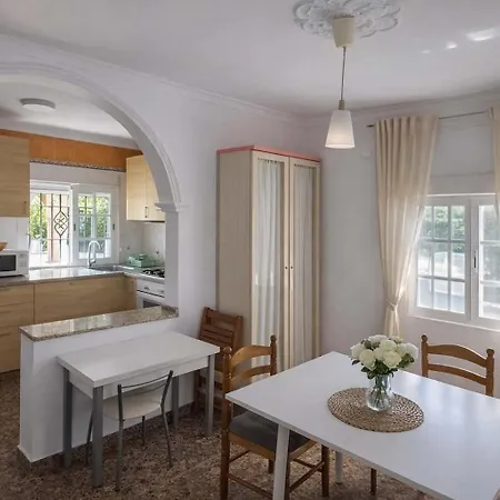 Con Piscina Privada Jardin Del Sol Solo Familias Y Parejas