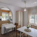 Con Piscina Privada Jardin Del Sol Solo Familias Y Parejas