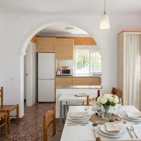 Con Piscina Privada Jardin Del Sol Solo Familias Y Parejas