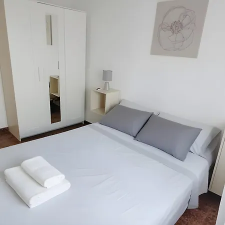 Con Piscina Privada Jardin Del Sol Solo Familias Y Parejas Chalet