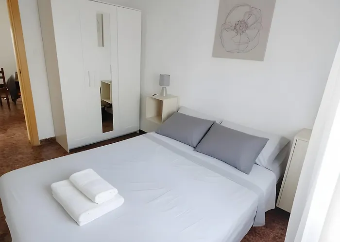 Con Piscina Privada Jardin Del Sol Solo Familias Y Parejas Chalet
